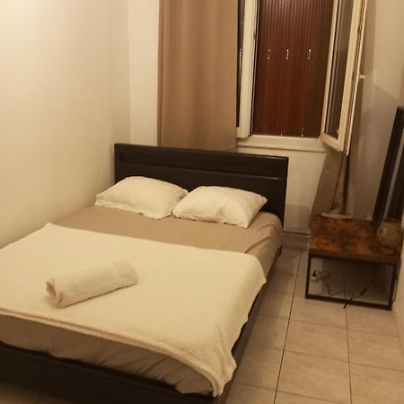 Chambre Cour Apartamento Fontaine  Exterior foto