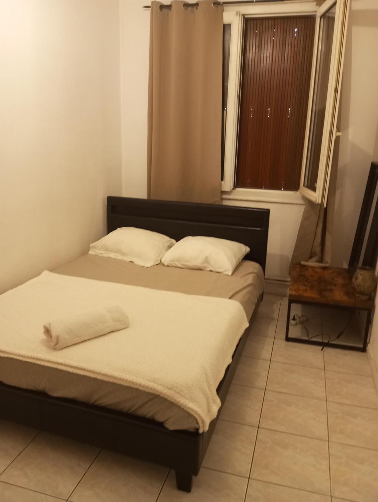 Chambre Cour Apartamento Fontaine  Exterior foto
